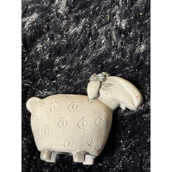 Handcrafted Clay Sheep Figurine With Textured Details - Gray Ceramic Animal Deco - Picture 6 of 8